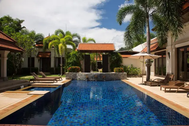 Fashionable, large 5-bedroom villa, with pool view in Sai Taan project, on Bangtao / Laguna beach — Bang Tao
