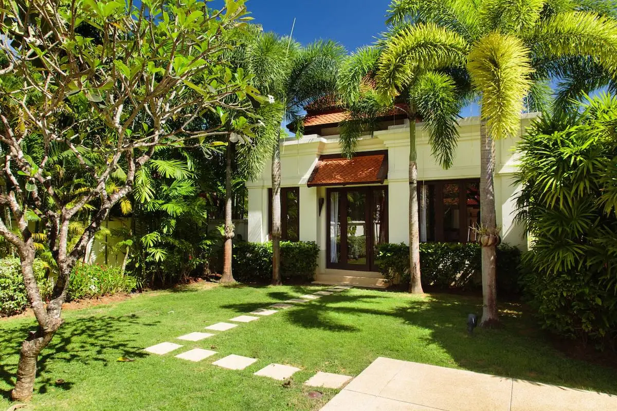 Five-bedroom villa in Sai Taan with 1,000 sqm of living space — Bang Tao · 3/22
