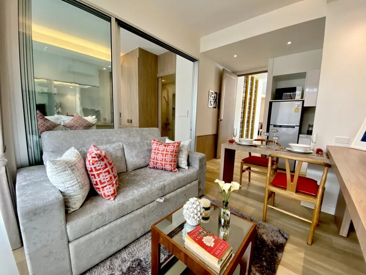 Fourth-Floor Studio with Pool and Garden Views in Karon — Karon · 1/9