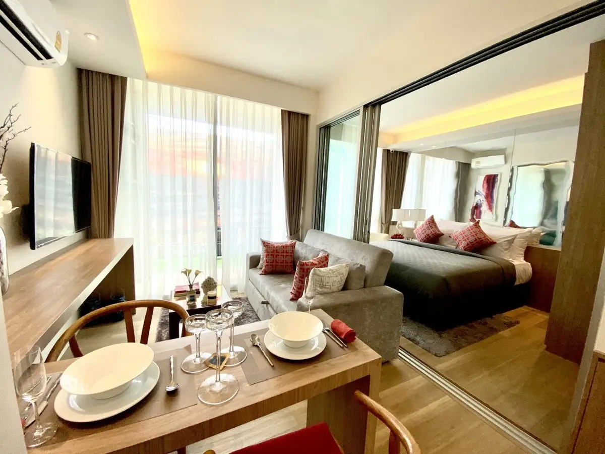 Fourth-Floor Studio with Pool and Garden Views in Karon — Karon · 2/9