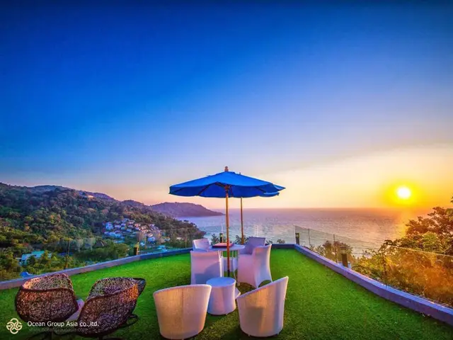 Studio Apartments, with sea view, on Kata beach — Karon