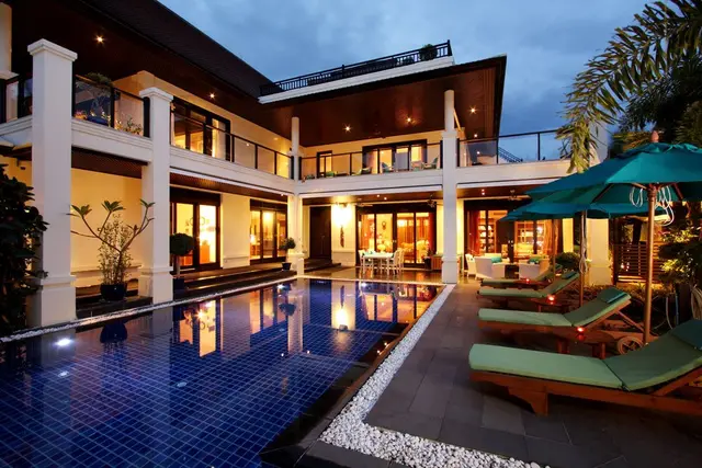 Exclusive, large 6-bedroom villa, with sea view and near the sea in Maan Tawan project, on Bangtao / Laguna beach — Layan