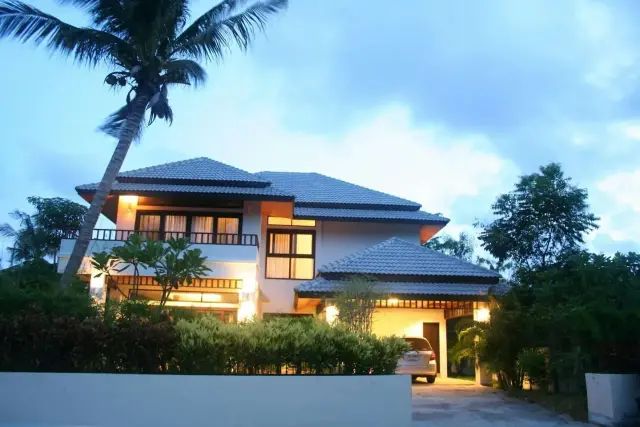 Spacious -Bedroom Villa, with garden view in Royal Estate project, on Nai Harn beach — Rawai