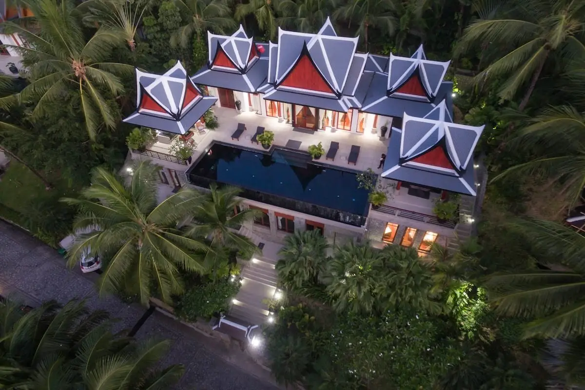 Fashionable 4-bedroom villa, with sea view, on Surin Beach beach — Surin · 1/28
