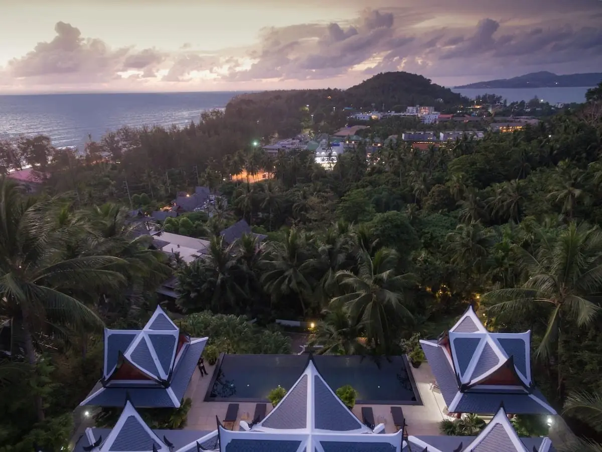 Fashionable 4-bedroom villa, with sea view, on Surin Beach beach — Surin · 3/28