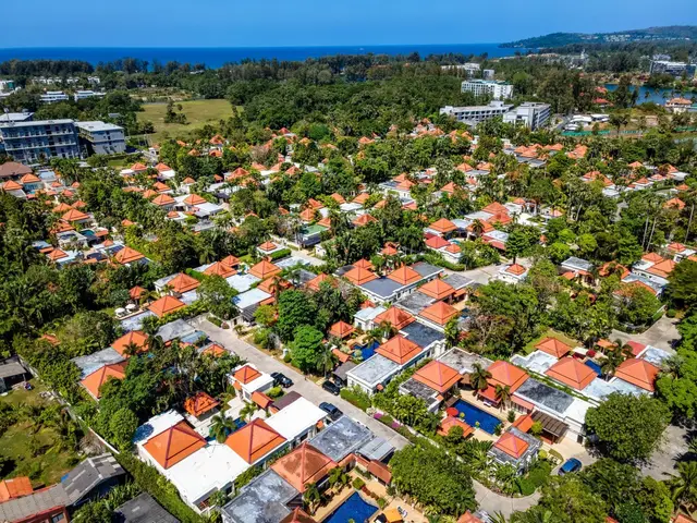 Exclusive 5-bedroom villa, with pool view in Sai Taan project, on Bangtao / Laguna beach — Bang Tao