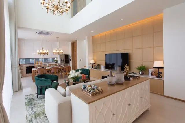 Astonishing, spacious 4-bedroom villa, with pool view, on Thalang beach — Cherng Talay