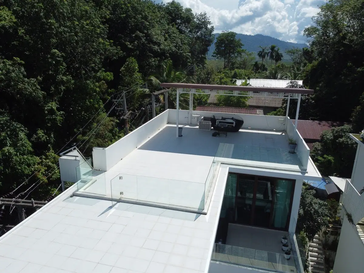 Stylish 4-bedroom villa near the sea, on Chalong beach — Mai Khao · 4/43