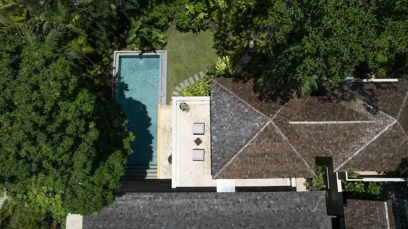 Unique beachfront villa located in a private compound adjoining Trisara Resort on Phukets west coast — Nai Thon · 2/60