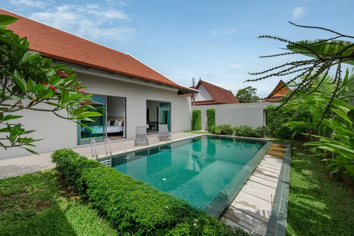 Chic 3-bedroom villa, with pool view, on Bangtao / Laguna beach — Bang Tao · 3/38