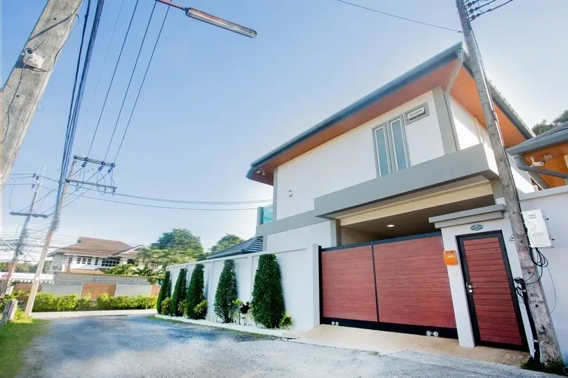 Luxury 4-bedroom villa, with sea view and near the sea, on Rawai beach — Rawai · 1/60