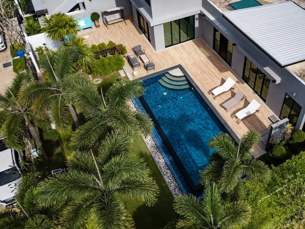Stunning 3-bedroom villa, with pool view in Baan Bua Modern Zen project, on Nai Harn beach — Nai Harn · 4/26