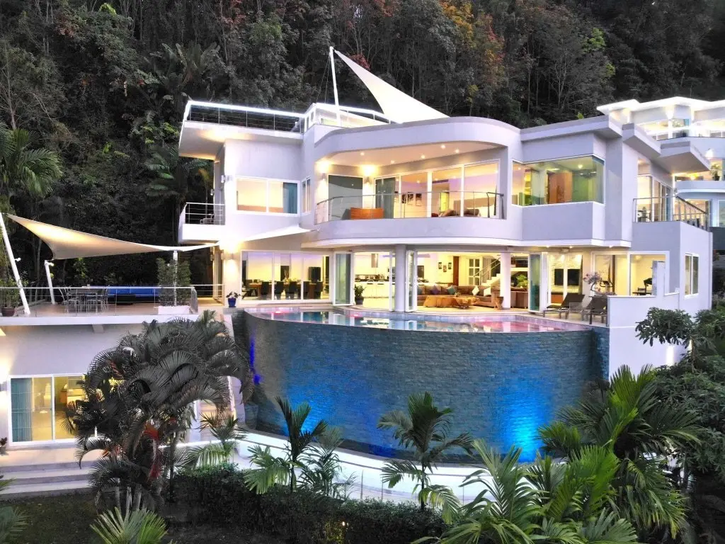 Incredible 7-bedroom villa, with sea view, on Surin Beach beach — Surin · 1/96