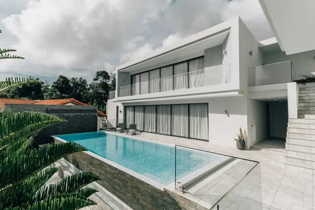 Astonishing premium, large 6-bedroom villa, with urban view, on Kamala Beach beach — Kamala