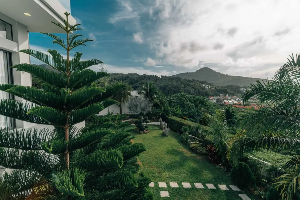 Astonishing premium, large 6-bedroom villa, with urban view, on Kamala Beach beach — Kamala · 2/79