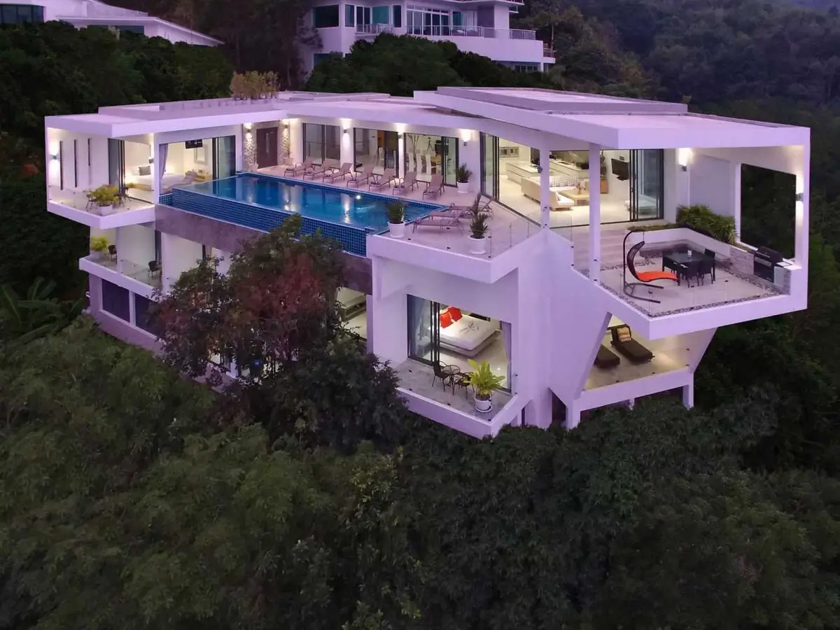 Chic 10-bedroom villa, with sea view, on Surin Beach beach — Surin · 2/20