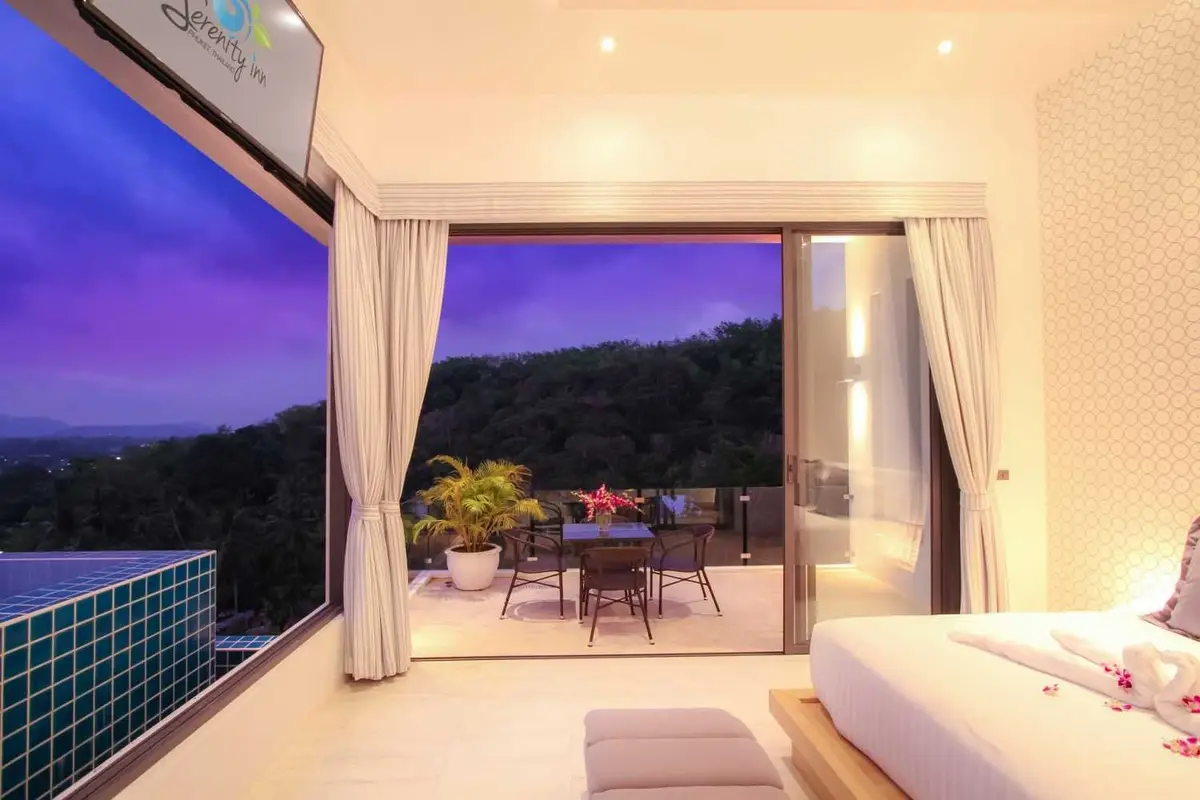 Chic 10-bedroom villa, with sea view, on Surin Beach beach — Surin · 4/20