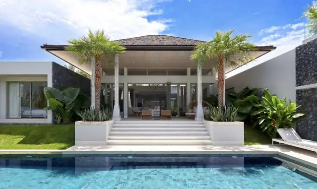 Exclusive 4-bedroom villa, with pool view, on Bangtao / Laguna beach — Cherng Talay