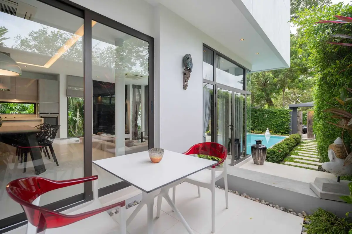Spacious 3-Bedroom Villa, with pool view in Civetta Grand Villas project, on Nai Harn beach — Nai Harn · 3/9