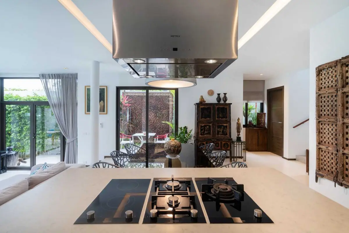 Spacious 3-Bedroom Villa, with pool view in Civetta Grand Villas project, on Nai Harn beach — Nai Harn · 4/9