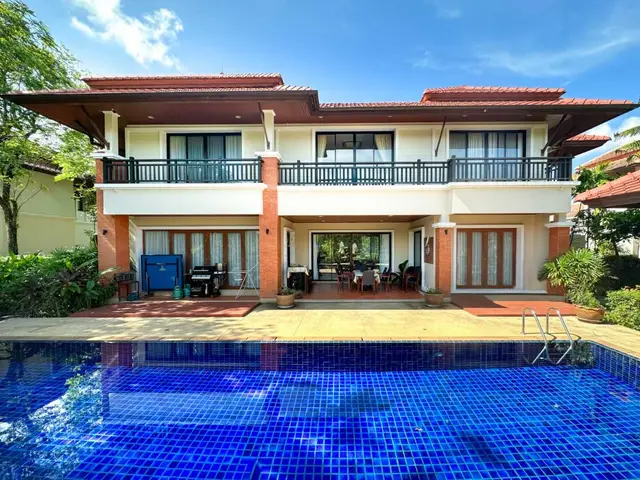 Stylish premium, large 4-bedroom villa, with pool view in Angsana Villas Resort project, on Bangtao / Laguna beach — Layan