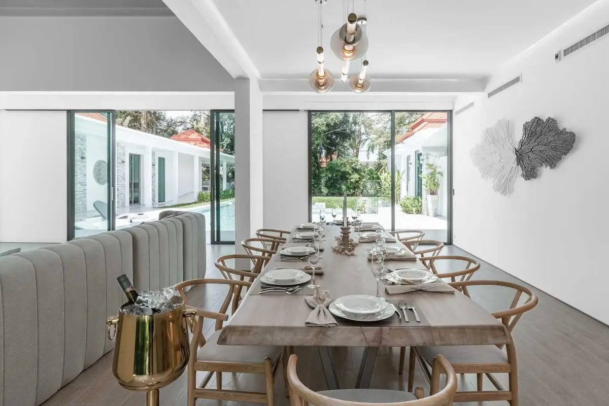 5-bedroom Sai Taan villa with sauna, jacuzzi and maids' quarters — Bang Tao · 3/45
