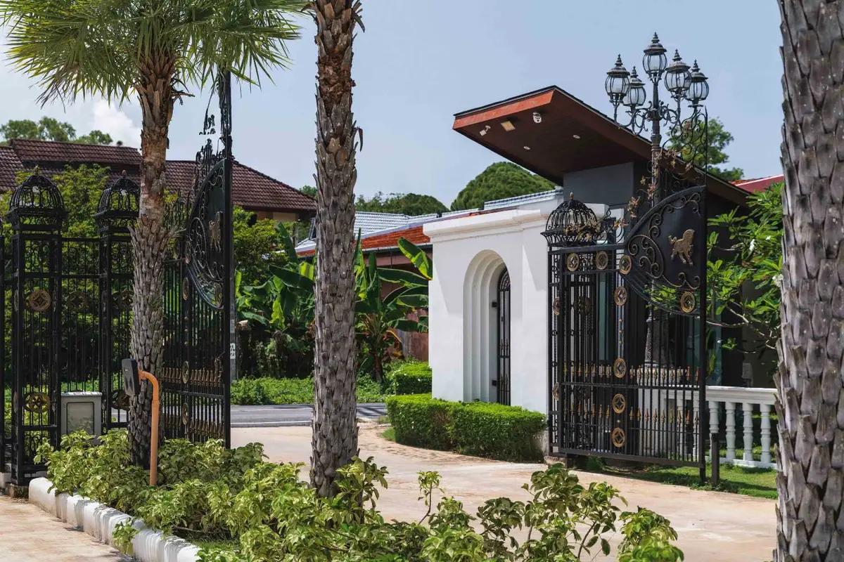 4-bedroom, 5-bathroom private-pool villa at Gold Chariot — Cherng Talay · 2/35