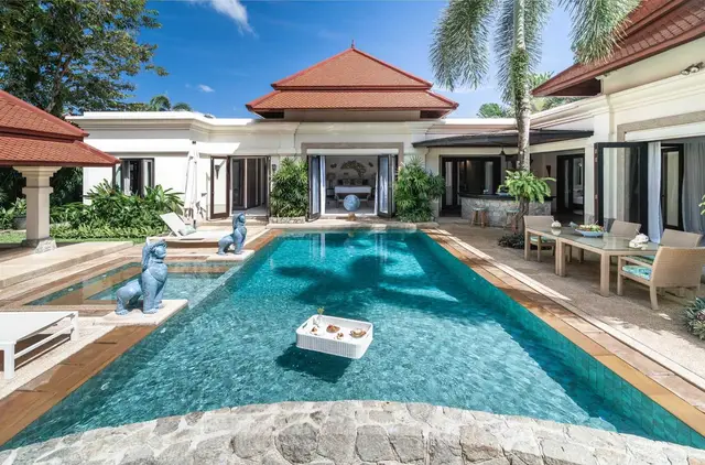 Incredible, spacious 5-bedroom villa, with pool view in Sai Taan project, on Bangtao / Laguna beach — Bang Tao
