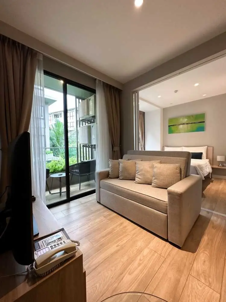 Furnished studio with balcony at Diamond Condominium, Bang Tao — Bang Tao · 3/8
