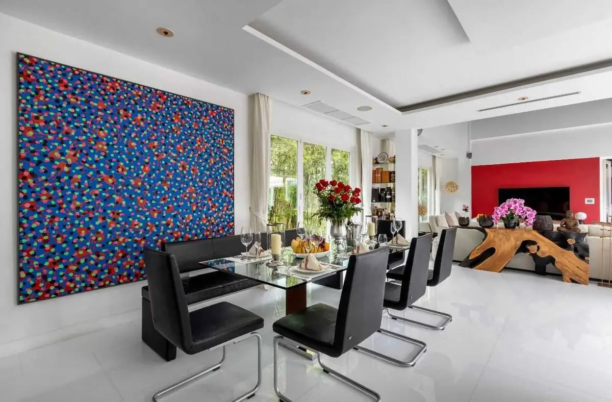 4-bedroom Sai Taan villa on a 1,680 sq m plot with maids' quarters — Bang Tao · 3/25