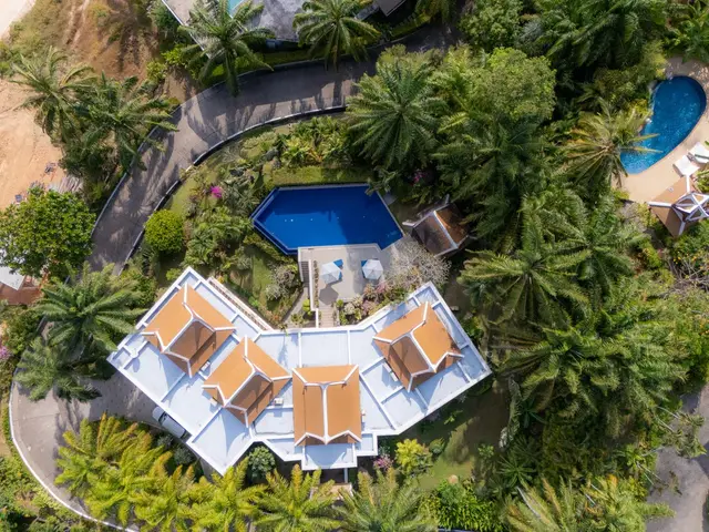 Comfortable, spacious 4-bedroom villa, with pool view in Vichuda hills estate project, on Layan Beach beach — Layan