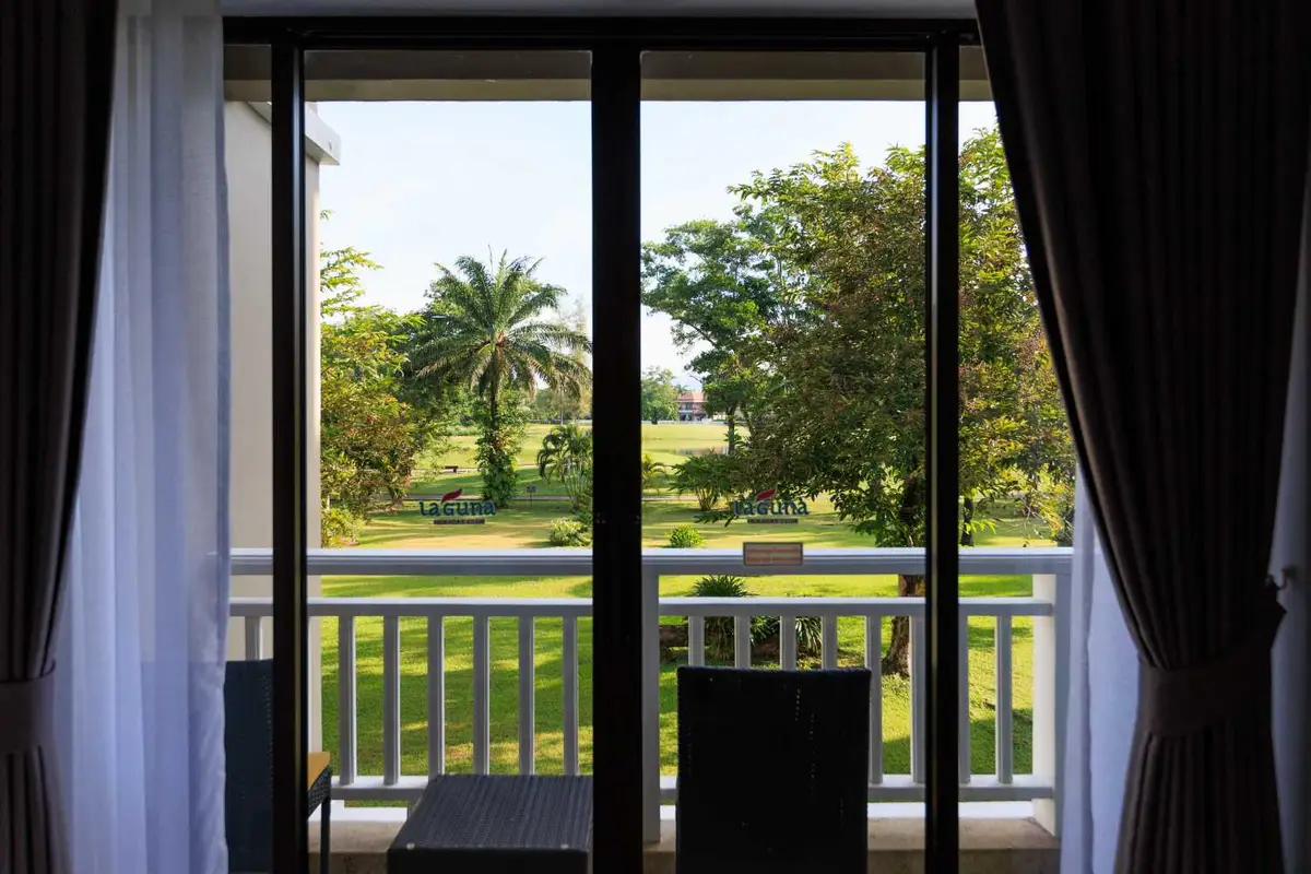 Second-floor 1-bedroom apartment overlooking Laguna golf course — Bang Tao · 3/10