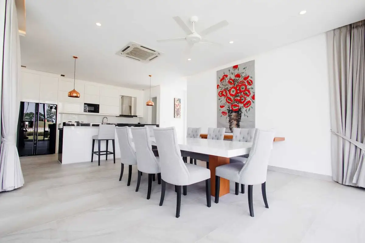 Four-Bedroom Laguna Homes Villa Overlooking the Golf Course — Layan · 2/30