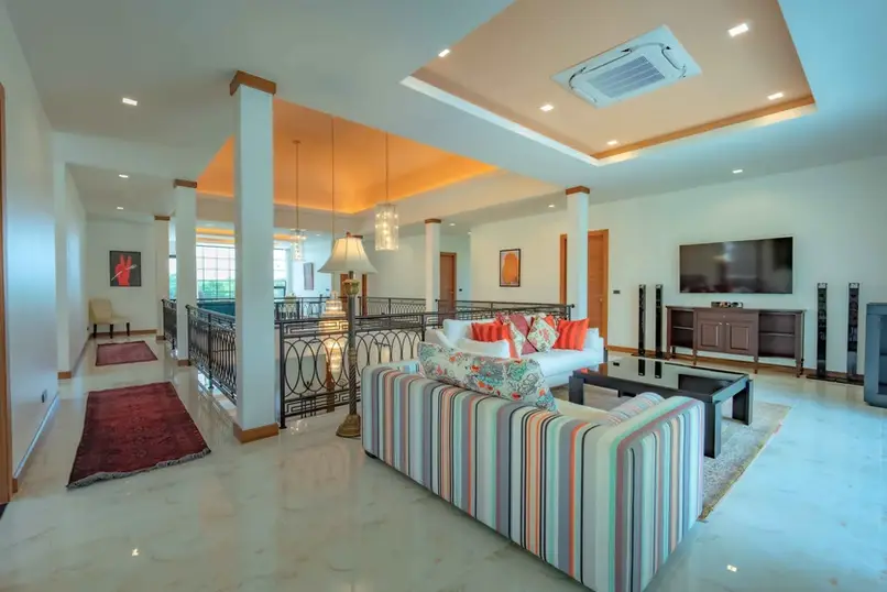 Seven-Bedroom Villa Overlooking the Golf Course, Laguna Homes — Layan · 4/34
