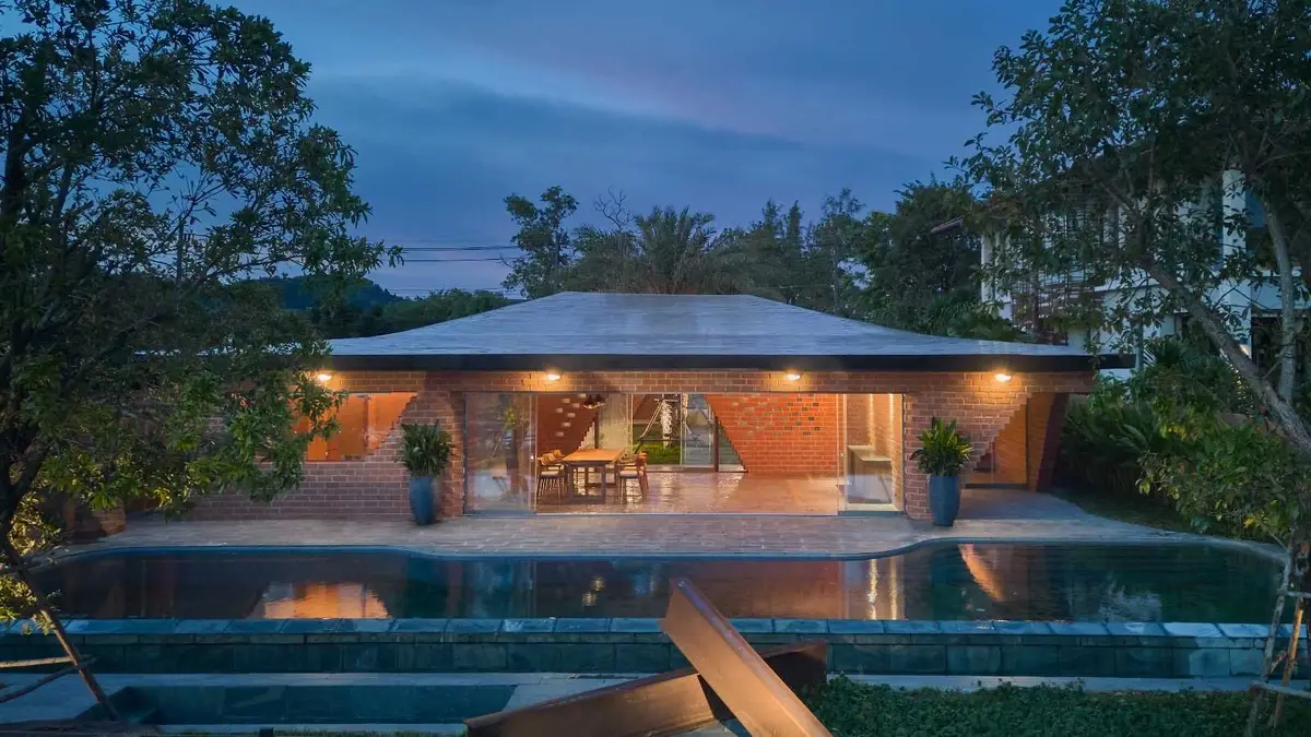Architect-Designed 4-Bed Villa in Laguna Homes by the Golf Course — Layan · 1/11