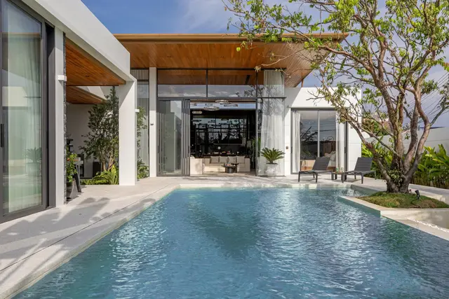 Gorgeous, spacious 4-bedroom villa, with pool view, on Bangtao / Laguna beach — Cherng Talay