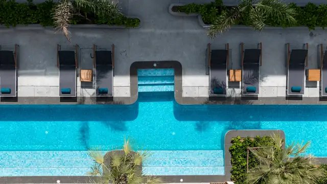 Premier Pool View Room Kora Beach Resort — Layan