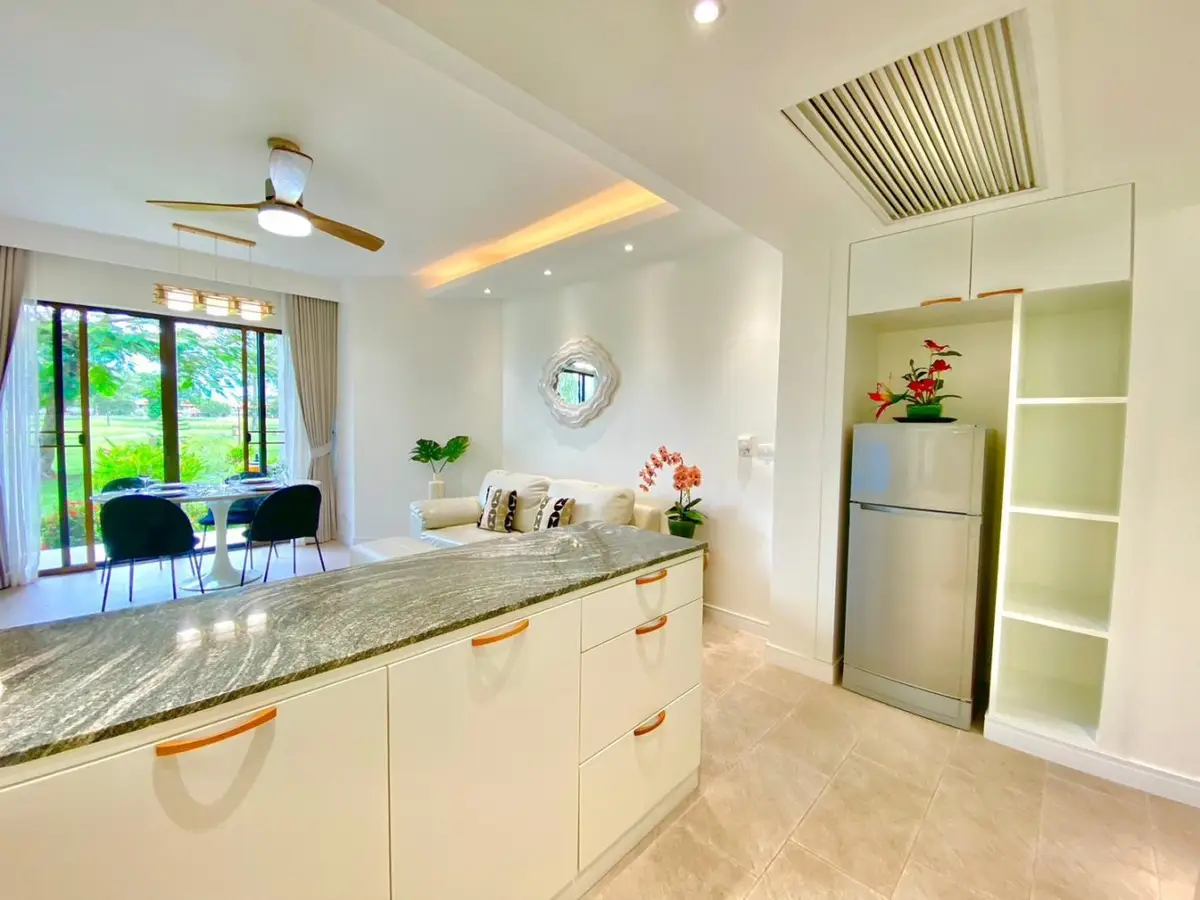 เจ๋ง อพาร์ตเมนต์1 1 ห้องนอน พร้อมวิว สนามกอล์ฟ ในโครงการ Allamanda 2 and 3, บนชายหาด บางเทา/ลากูน่า — Bang Tao · 2/16