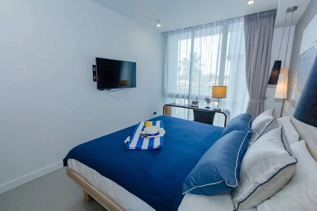 One-Bedroom Apartment with Rooftop Terrace at Oceanstone, Bang Tao — Bang Tao · 4/42