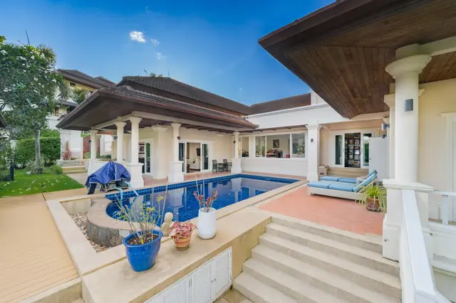 Astonishing, large 5-bedroom villa, with pool view in Lakewood Hills project, on Bangtao / Laguna beach — Layan