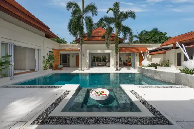 Spacious -Bedroom Villa, with pool view in Sai Taan project, on Bangtao / Laguna beach — Bang Tao