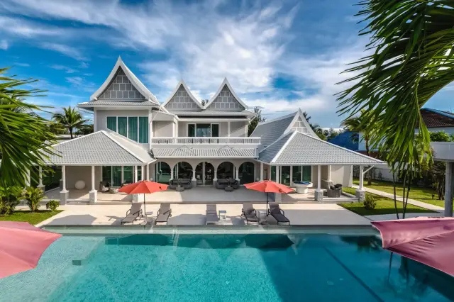 Premium Large -Bedroom Villa, with pool view, on Bangtao / Laguna beach — Bang Tao