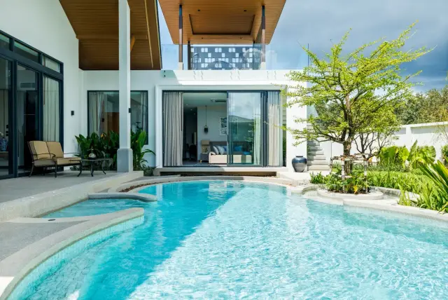 Spacious -Bedroom Villa, with pool view, on Bangtao / Laguna beach — Thalang