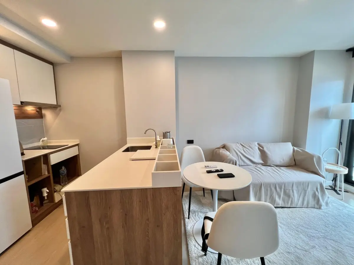 Eighth-Floor One-Bed, Lake and Mountain Views, Space Condominium — Bang Tao · 2/31