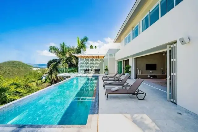 Spacious -Bedroom Villa, with sea view and near the sea in Surin Heights project, on Surin Beach beach — Surin