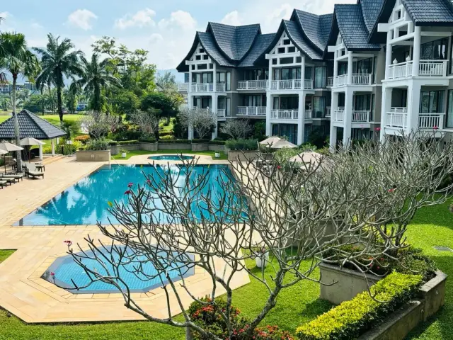 -Bedroom Apartments, with golf course in Allamanda and project, on Bangtao / Laguna beach — Bang Tao
