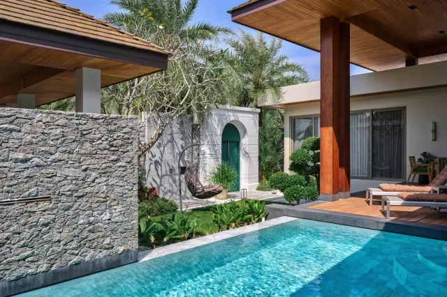 Large -Bedroom Villa, with pool view in Gold Chariot project, on Bangtao / Laguna beach — Cherng Talay