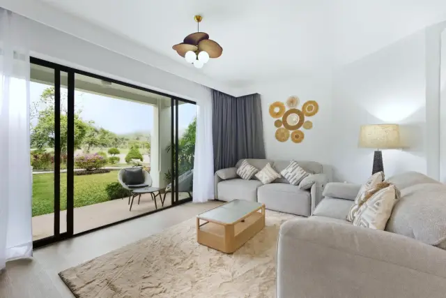 -Bedroom Apartments, with golf course in Allamanda and project, on Bangtao / Laguna beach — Bang Tao