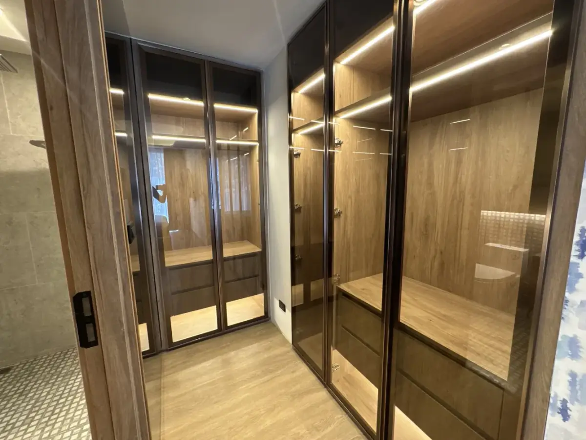 One-Bedroom Bellevue Beachfront Apartment Near Layan Beach — Layan · 4/37