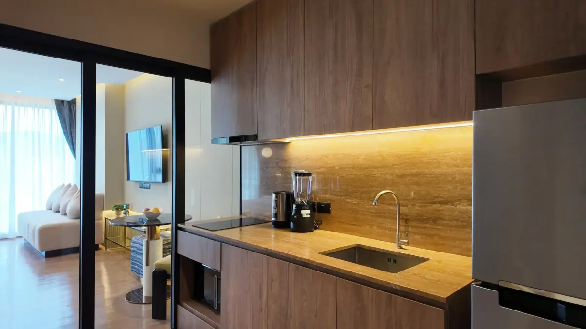 Bellevue Beachfront Studio Under 500 m from Layan Beach — Layan · 2/18